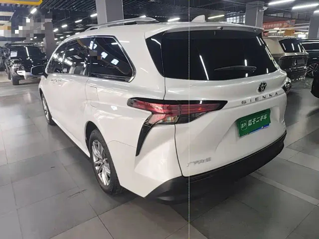 Toyota Sienna — Фото автомобиля 4