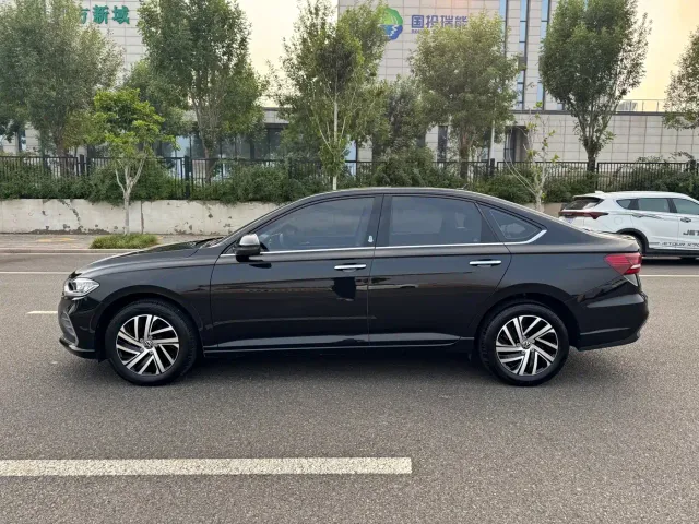 Volkswagen Lavida — Фото автомобиля 4