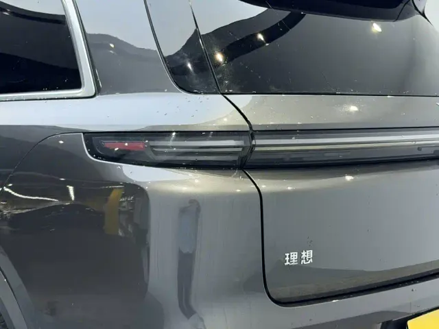 Li Auto L8 — Фото автомобиля 7