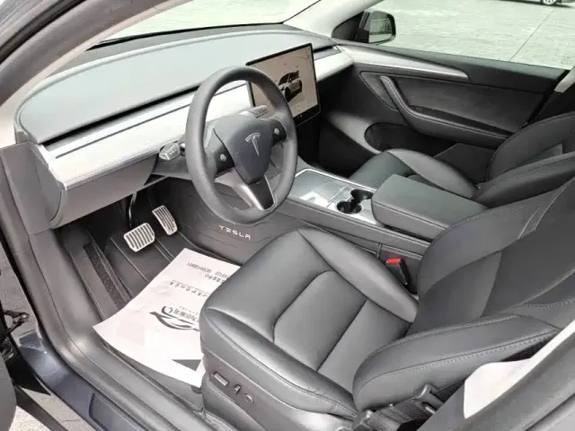 Tesla Model Y — Фото автомобиля 6