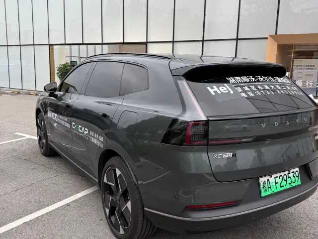 Volvo XC70 Plug-in Hybrid — Фото автомобиля 5