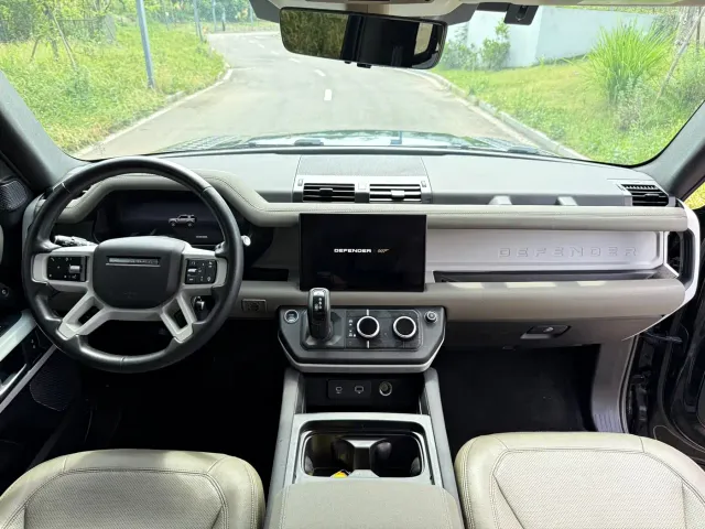Land Rover Defender — Фото автомобиля 7