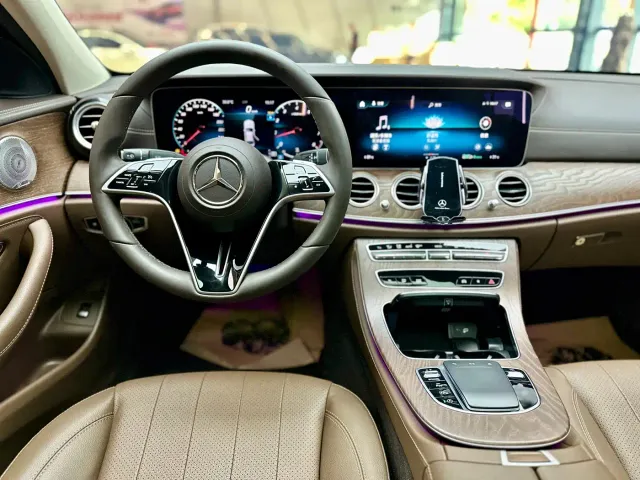 Mercedes-Benz E-Class — Фото автомобиля 5