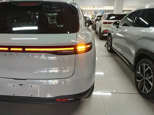 Leapmotor B10 — Фото автомобиля 7