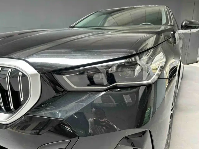 BMW 5 Series — Фото автомобиля 12