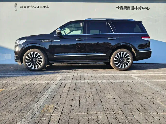 Lincoln Navigator — Фото автомобиля 3