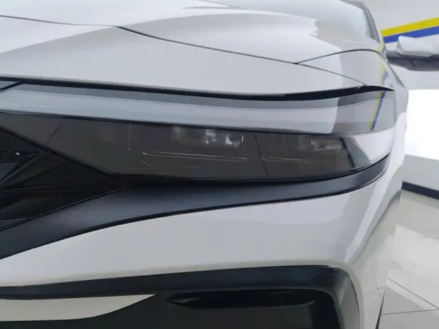 Hyundai Elantra — Фото автомобиля 5
