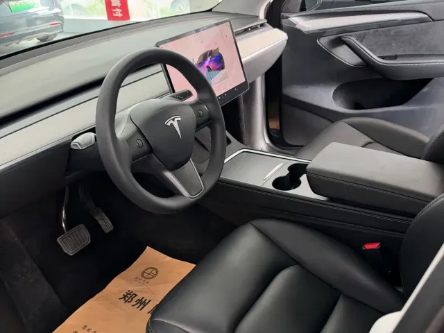 Tesla Model Y — Фото автомобиля 7
