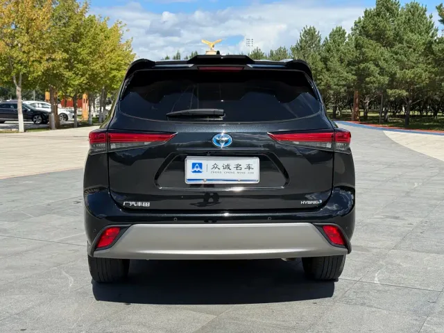 Toyota Highlander — Фото автомобиля 8