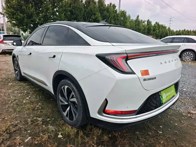 Arcfox Alpha S — Фото автомобиля 4