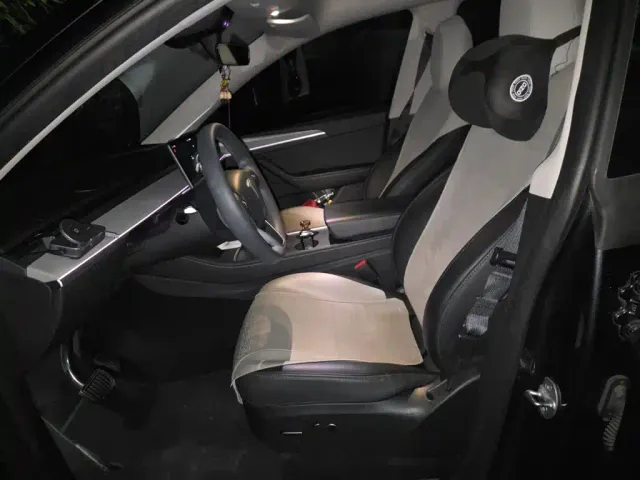 Tesla Model Y — Фото автомобиля 11