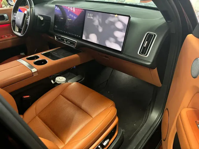 Li Auto L8 — Фото автомобиля 5