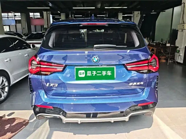 BMW iX3 — Фото автомобиля 5