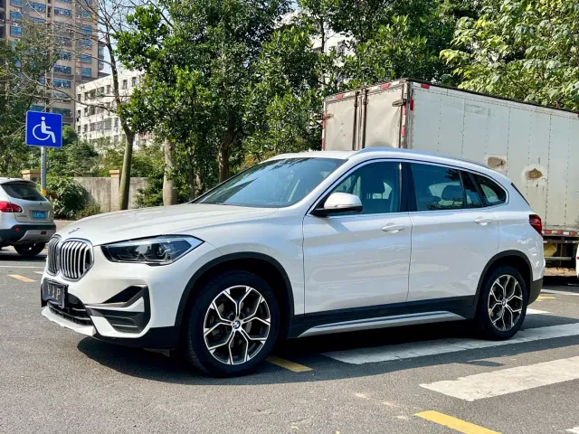 Фотография автомобиля — BMW X1