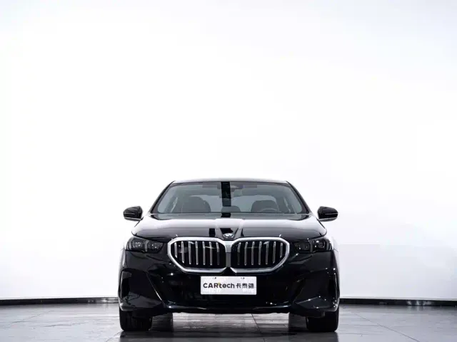 BMW 5 Series — Фото автомобиля 4