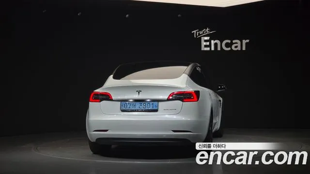 Tesla Model 3 — Фото автомобиля 4