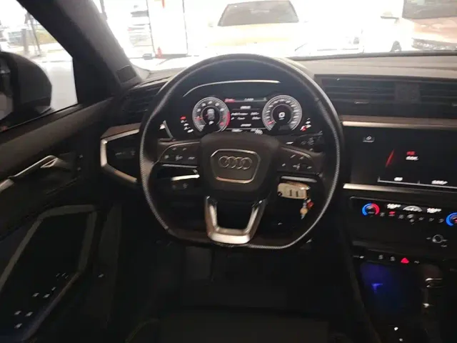 Audi Q3 — Фото автомобиля 10
