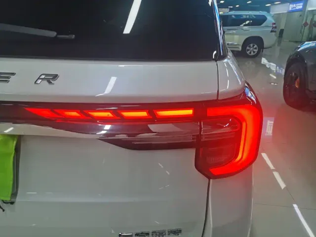 Ford Explorer — Фото автомобиля 12