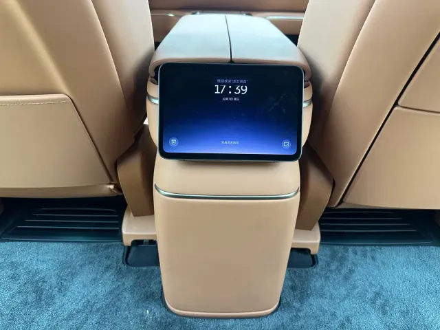 Nio ES8 — Фото автомобиля 11