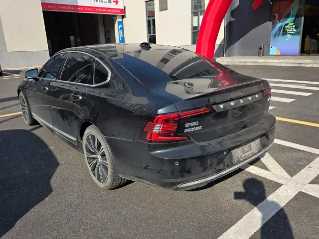 Volvo S90 — Фото автомобиля 6