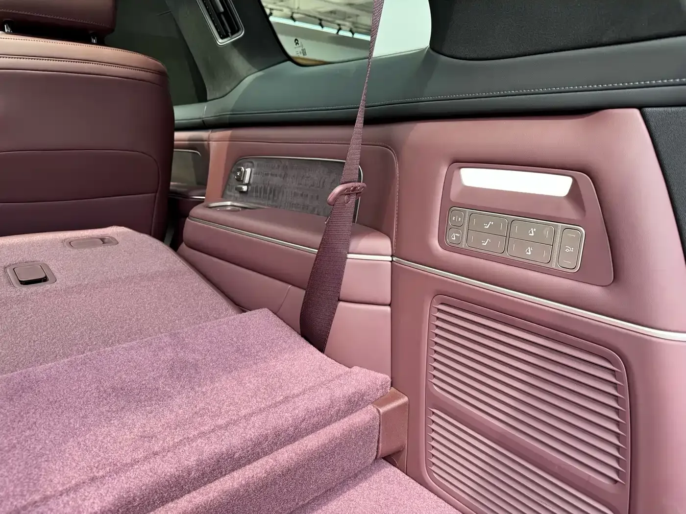 NIO NIO ES8 2025 Model 6-Seat Executive Luxury Edition — Фото автомобиля 22