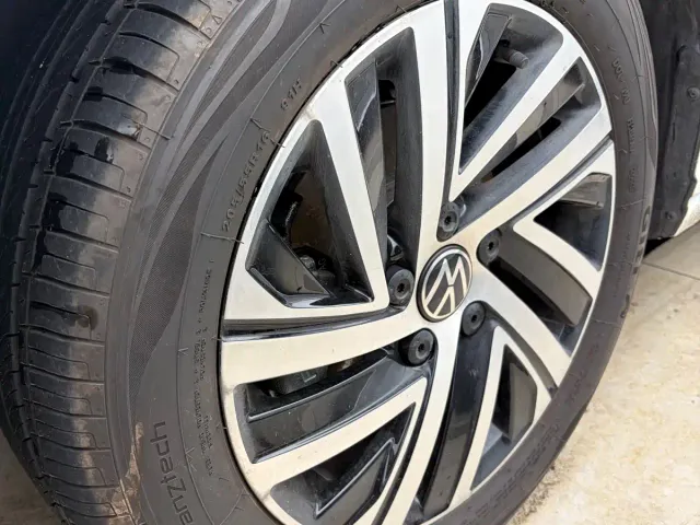 Volkswagen Lavida — Фото автомобиля 8
