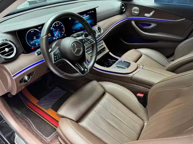Mercedes-Benz E-Class — Фото автомобиля 11