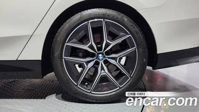 BMW 5-Series — Фото автомобиля 20