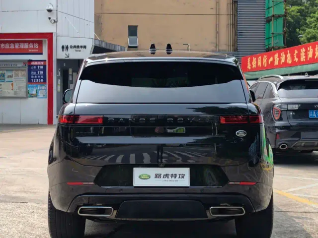 Land Rover Range Rover Sport — Фото автомобиля 12