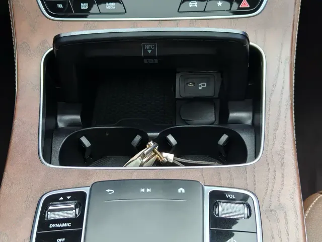 Mercedes-Benz E-Class — Фото автомобиля 25