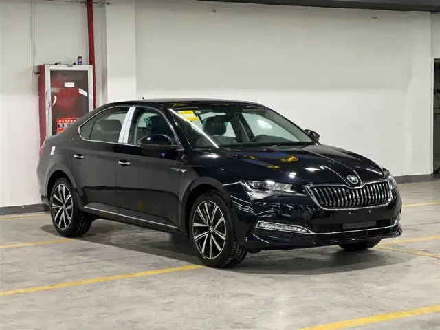 Skoda Superb — Фото автомобиля 3