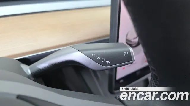 Tesla Model Y — Фото автомобиля 9
