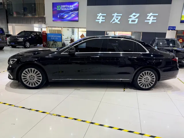 Mercedes-Benz E-Class — Фото автомобиля 4