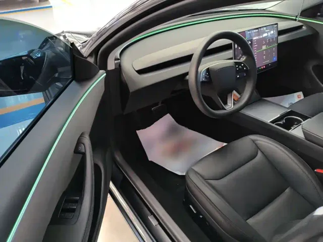 Tesla Model 3 — Фото автомобиля 15