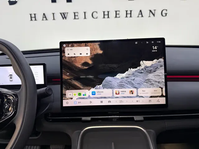 Geely Galaxy Starship 7 EM-i — Фото автомобиля 6