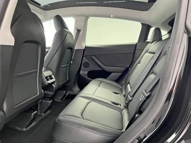 Tesla Model Y — Фото автомобиля 17