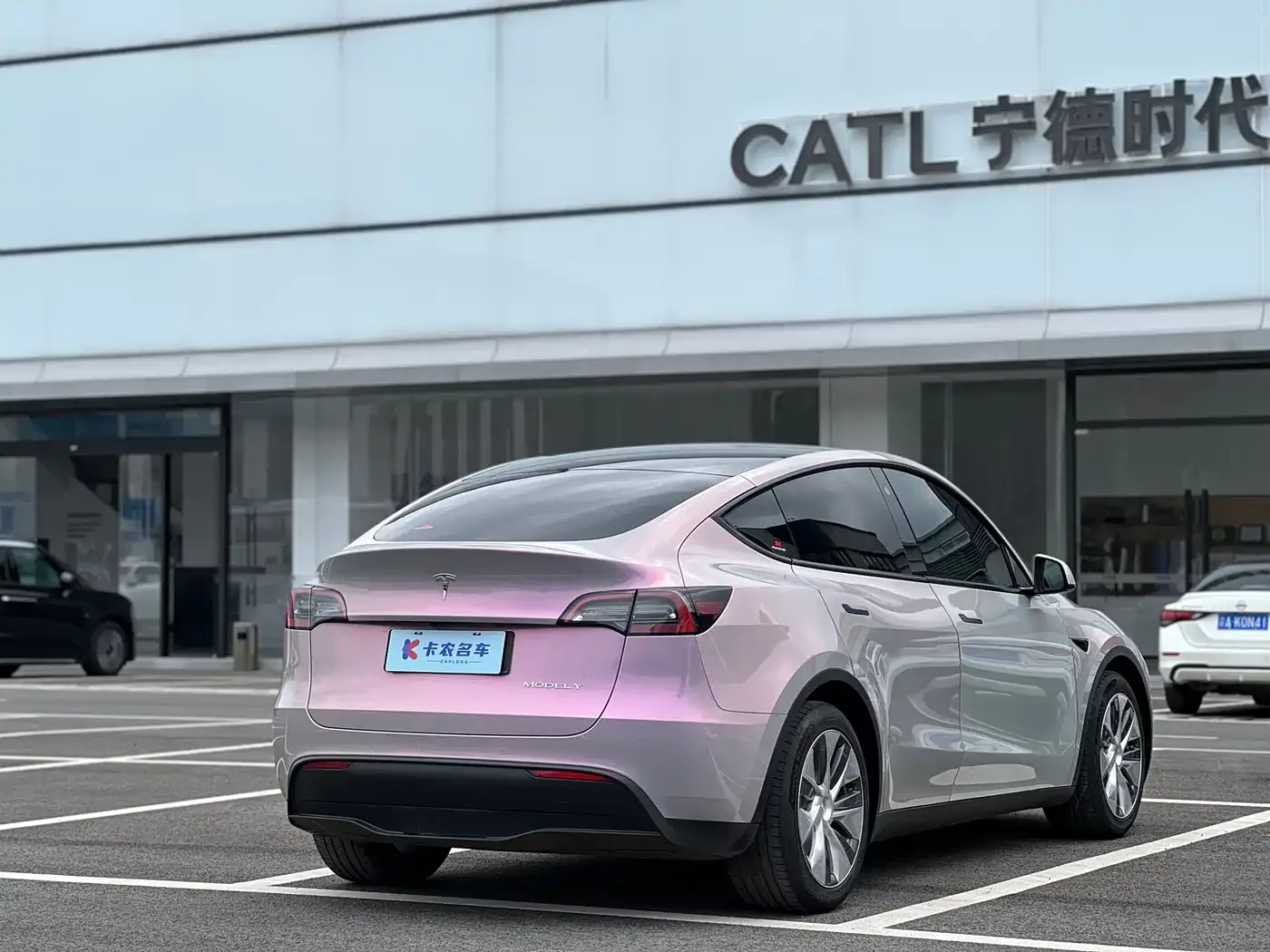 Tesla Model Y 2022 Rear-Wheel Drive Version — Фото автомобиля 6
