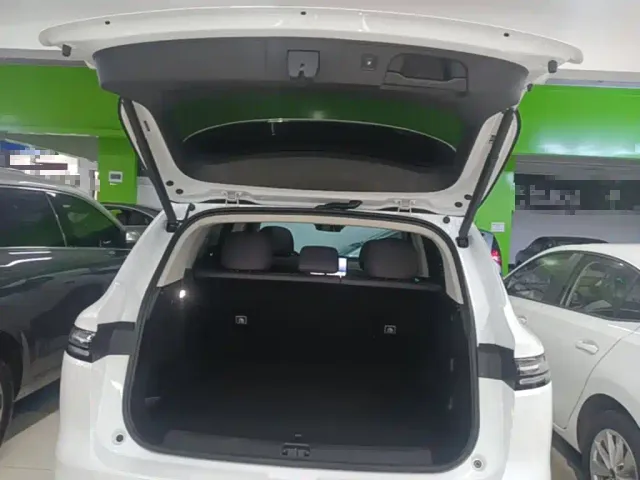 Leapmotor C10 — Фото автомобиля 18