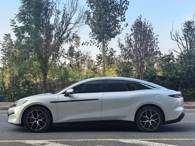 BYD Han L — Фото автомобиля 7