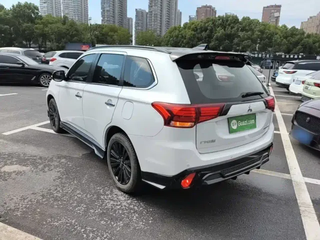 Mitsubishi Outlander — Фото автомобиля 4