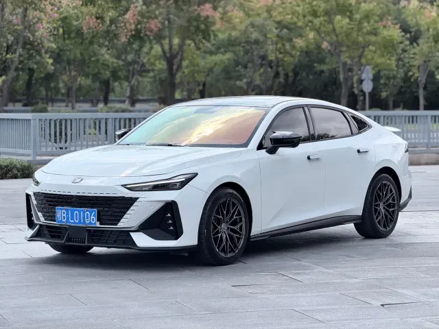 Фотография автомобиля — Changan UNI-V