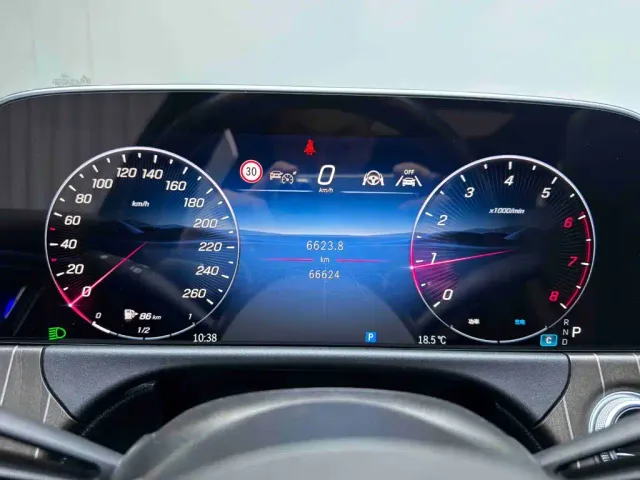 Mercedes-Benz E-Class — Фото автомобиля 16
