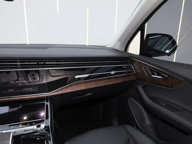 Audi Q7 — Фото автомобиля 30