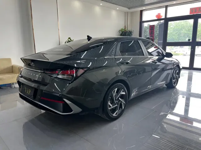 Hyundai Elantra — Фото автомобиля 4