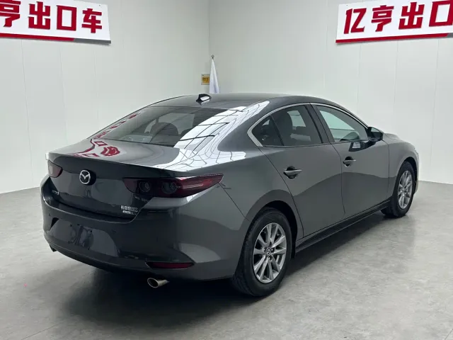 Mazda Axela — Фото автомобиля 17