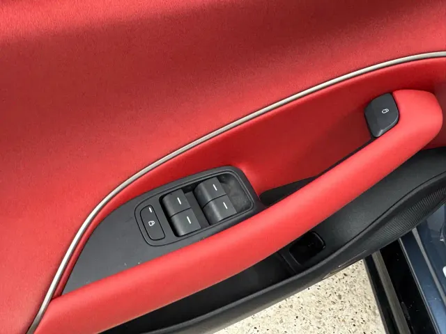 Xiaomi SU7 — Фото автомобиля 12