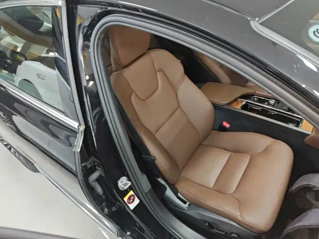 Volvo S90 — Фото автомобиля 24