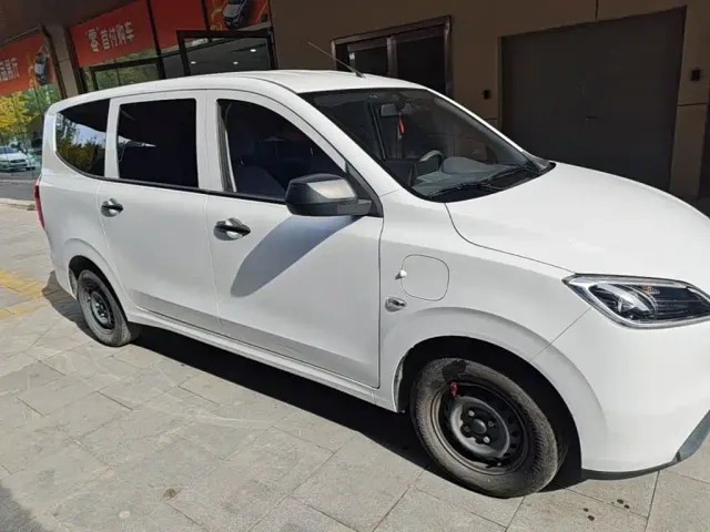 Wuling Hongguang — Фото автомобиля 27