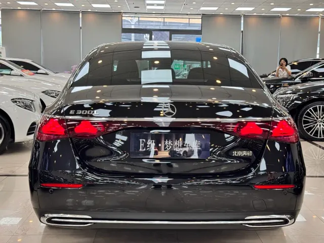 Mercedes-Benz E-Class — Фото автомобиля 4