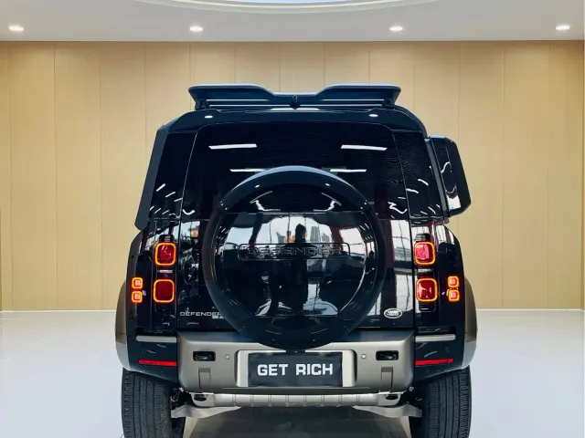 Land Rover Defender — Фото автомобиля 8